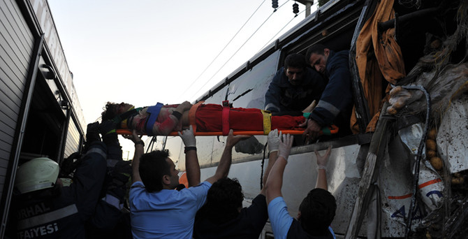 Tokat'ta feci kaza: 13 yaralı