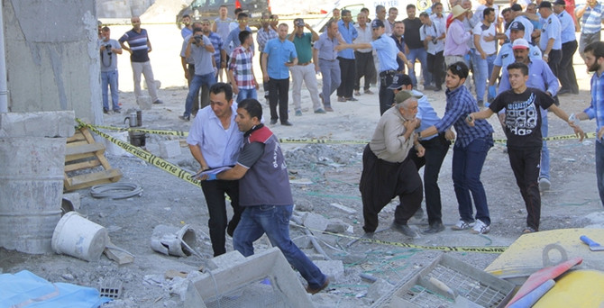 İnşaat iskelesi çöktü: 2 ölü, 2 yaralı