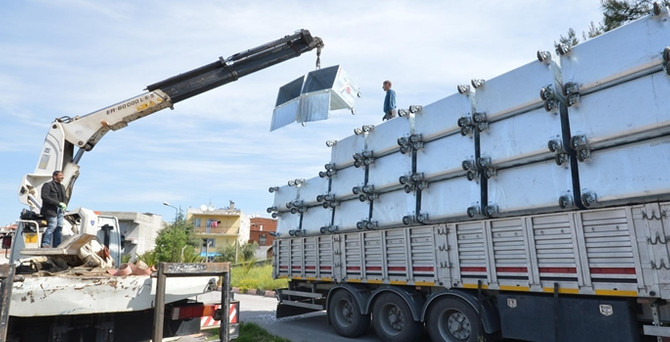 İzmir’de 20 bin çöp konteynerinin dağıtımına başladı
