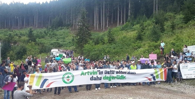 'Öcü gibi gösteriliyoruz'