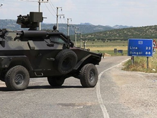 Bingöl karayolunda bir polis kaçırıldı