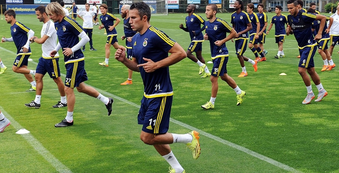 Van Persie takımla çalışmalara başladı