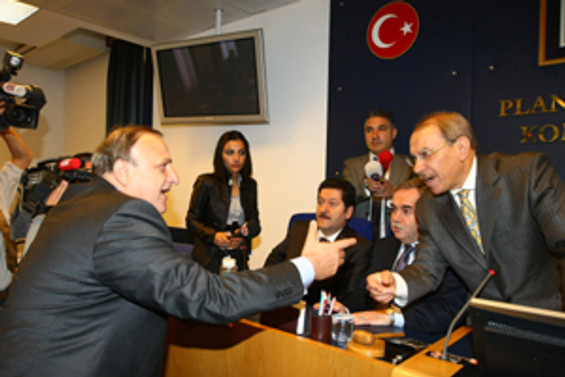 KHK çıkarma yetkisi, komisyondan geçti