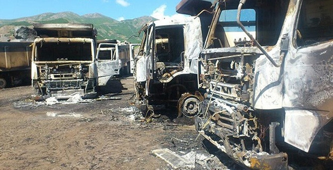 Kars'ta teröristler iş makinesi yaktı