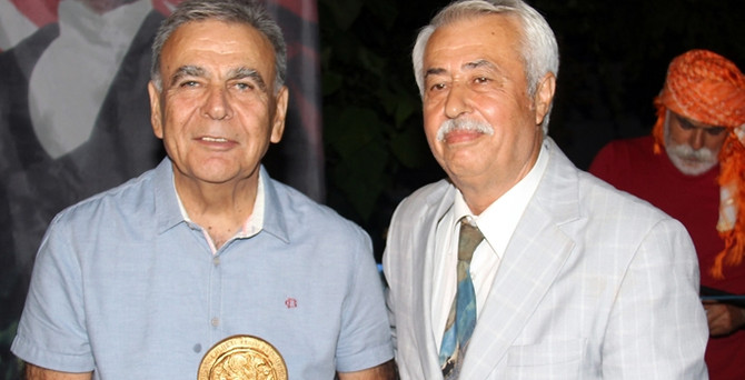 Gödence, büyük ödülü Aziz Kocaoğlu’na verdi