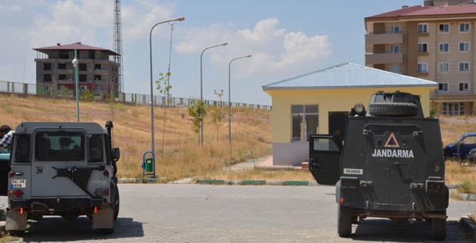 Ağrı'da çatışma:1'i ağır 3 asker yaralı