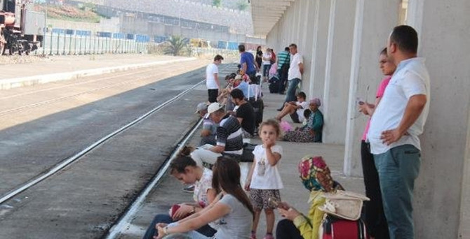 Aşırı sıcaklar tren seferlerini de etkiledi