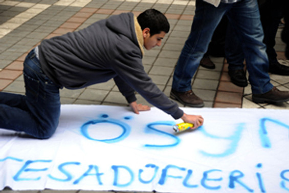 Öğrenciler YGS'yi protesto etti