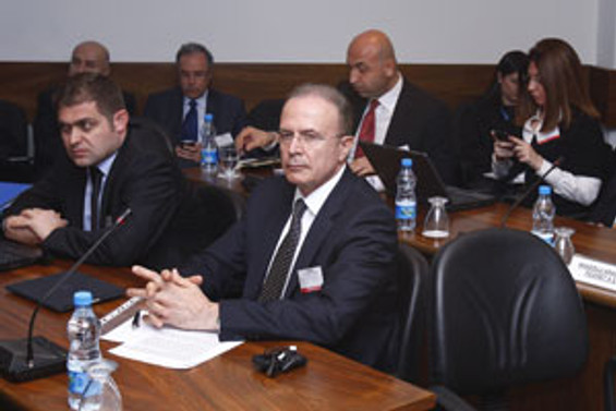Otomotivciler savunmada