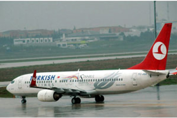 THY uçağı kuyruğunu sürttü