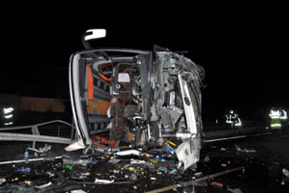 Ekişehir'deki trafik kazasında 1 kişi öldü, 29 kişi yaralandı