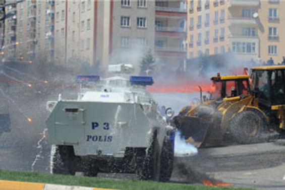 YSK protestolarında kan döküldü