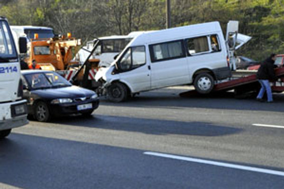 Köprüdeki kaza, trafiği felç etti