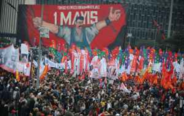 1 Mayıs coşkusu Taksim'i doldurdu