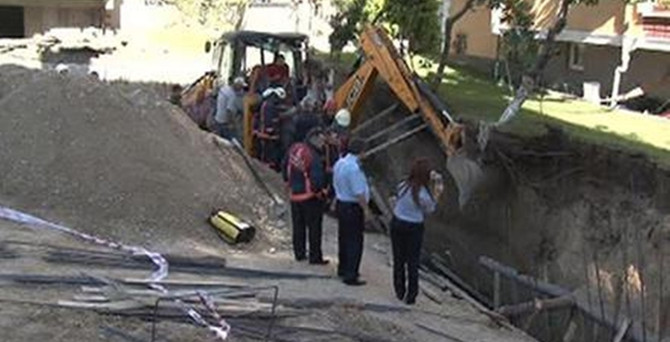 Göçük altında kalan iki işçi kurtarıldı