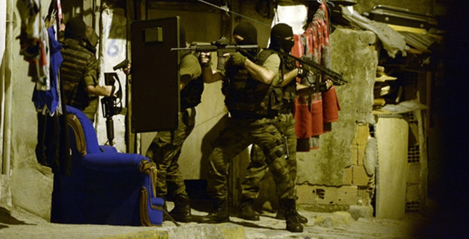 İstanbul'da şafak operasyonu