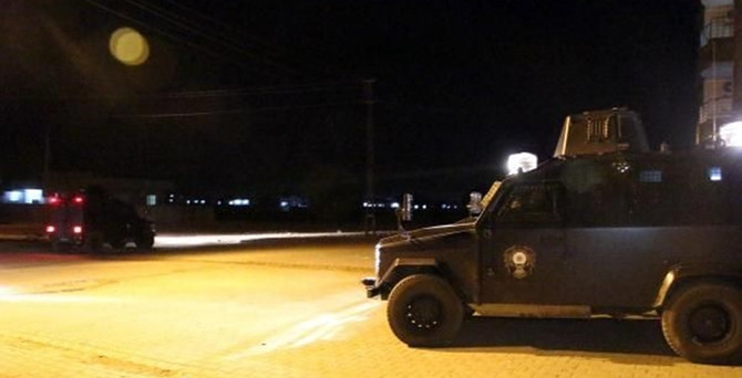 Hendek kapatan polise saldırı: 1 yaralı