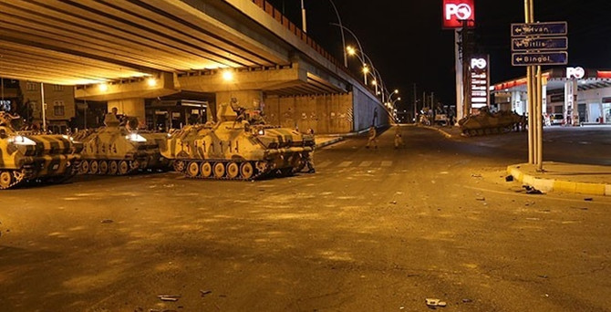 Sokağa çıkma yasağı protestosunda 1 yaralı