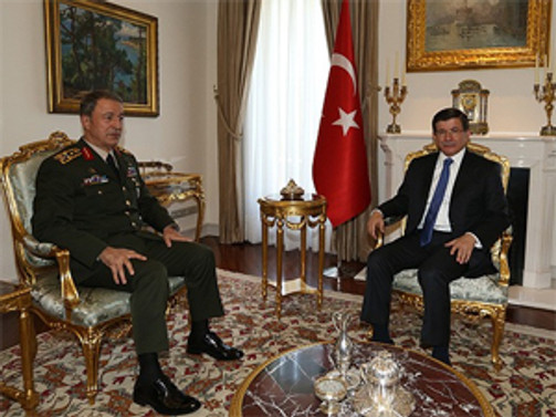 Davutoğlu Orgeneral Akar'dan bilgi aldı