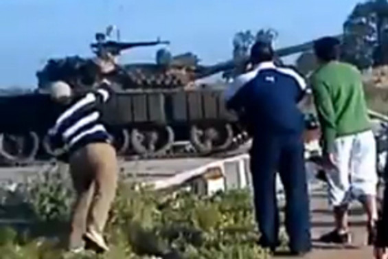 Banyas'a tanklarla baskın düzenlendi