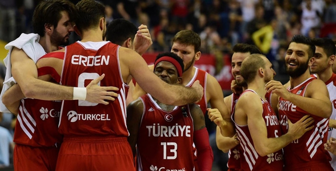 12 Dev Adam'ın tur gecesi