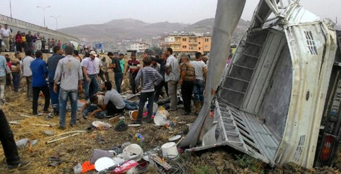 Katliam gibi kaza: 6 ölü, 39 yaralı