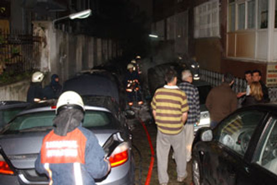 Bakırköy'de 12 araç kundaklandı