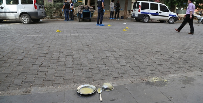 Diyarbakır'da polis ve sivillere silahlı saldırı