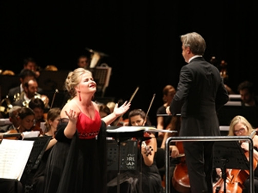 Leyla Gencer yarışmasının galibi Arnavut soprano