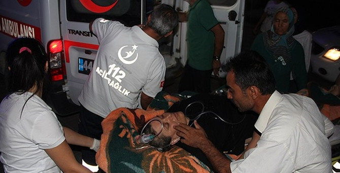 Otobüs virajı alamadı: 19 yaralı