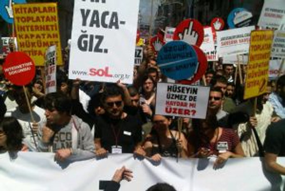 Sansüre karşı yürüdüler