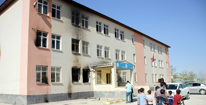 Okula ikinci kez saldırdılar