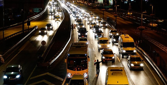 İstanbul'da trafik kilitlendi