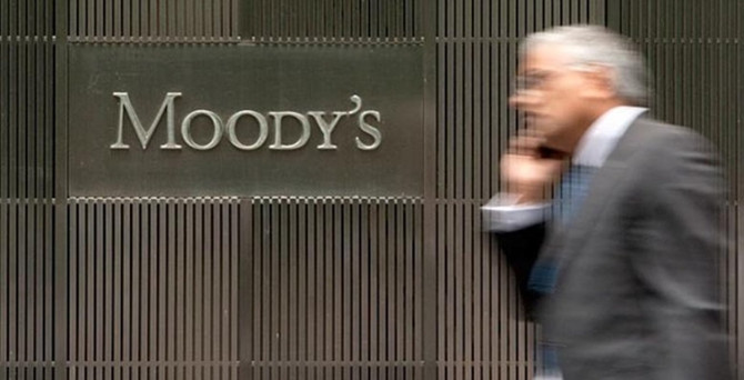 Moody’s Fransa’nın kredi notunu düşürdü