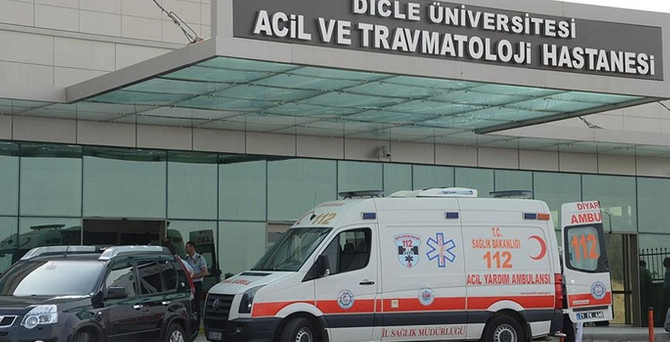 Silvan'da terör saldırısı: 1 polis yaralı