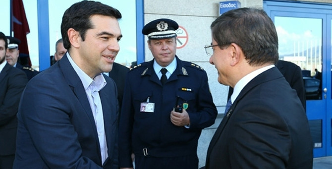 Davutoğlu'ndan Çipras'a telefon