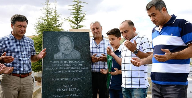 'Bozkırın tezenesi' mezarı başında anıldı