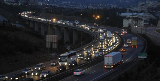 Bayram dönüşü trafik çilesi