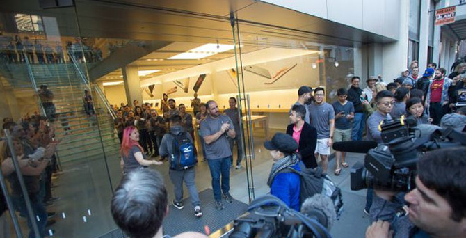 Apple'dan rekor satış
