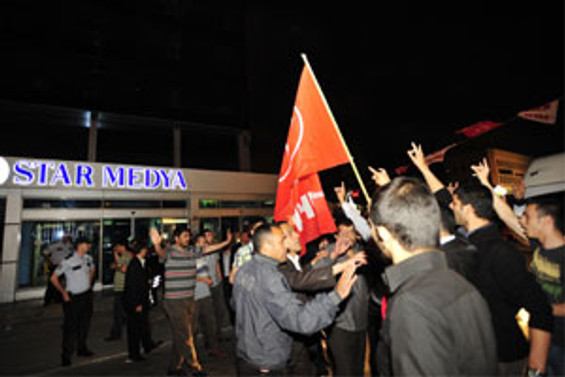 MHP'li gruptan Star Gazetesi'ne protesto