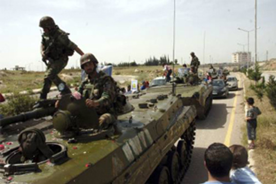 Tanklarla isyan merkezlerine baskın