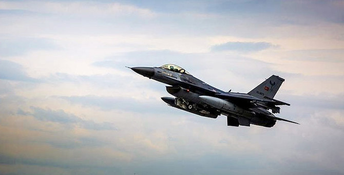 Yunanistan'dan Türk jetine taciz