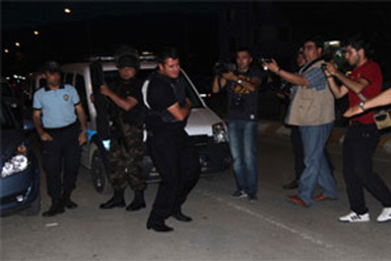 Polis cinnet getirdi, meslektaşını öldürdü
