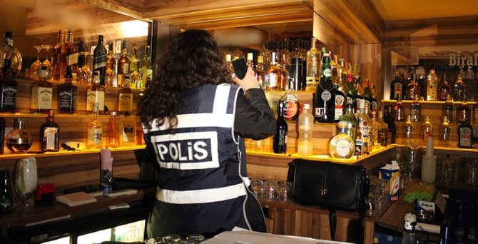 İzmir'de sahte ve kaçak içki denetimi