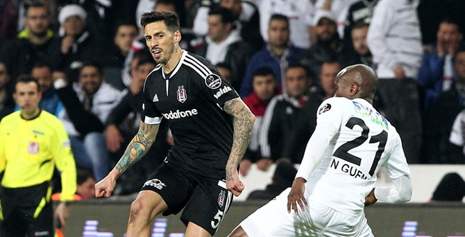 Akhisar'dan Beşiktaş'a darbe