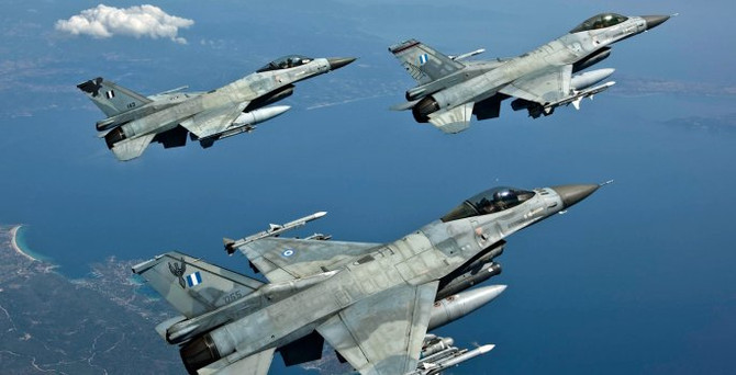 Ege'de Türk jetine 'taciz'
