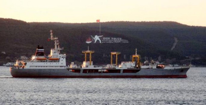 Rus gemisi Boğaz'ı geçti