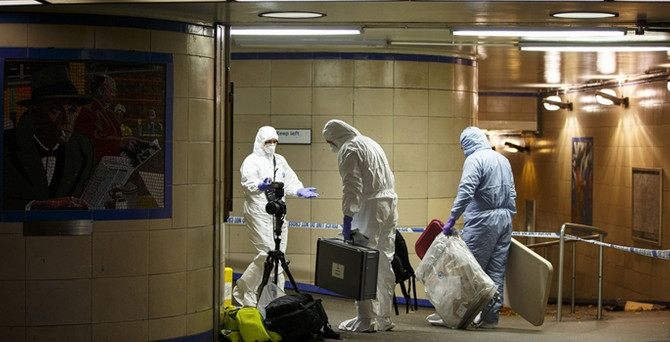 Londra metrosunda bıçaklı saldırı