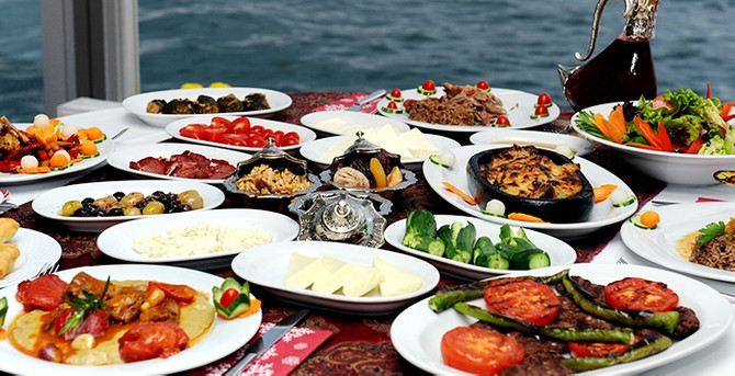 Turistler Türk yemeklerine 13,8 milyar lira ödedi