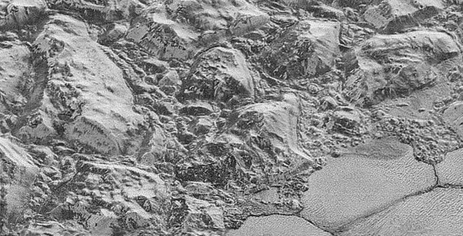 NASA'dan yeni Plüton görüntüleri